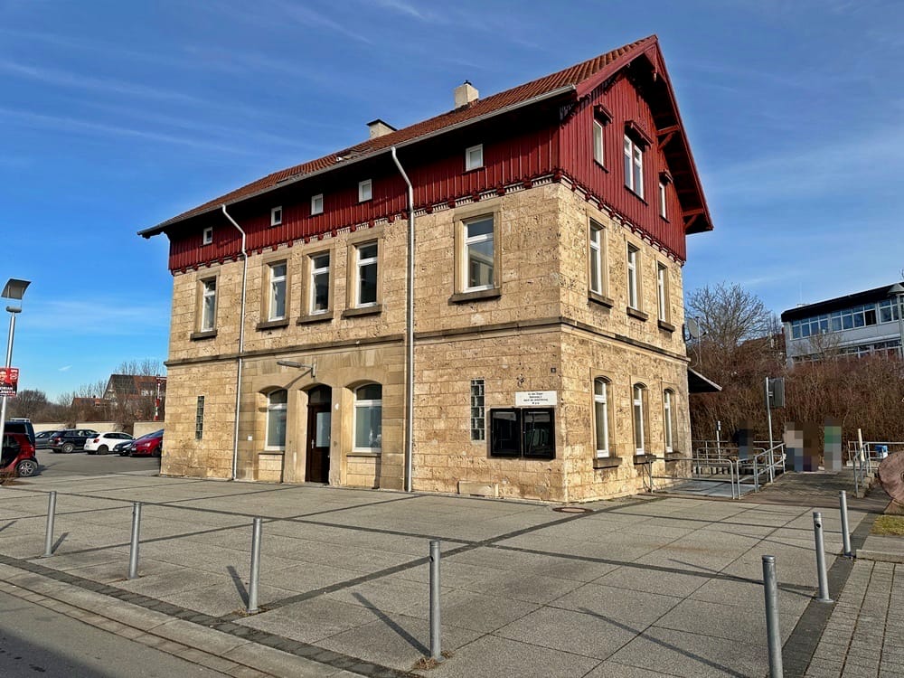 Ehemaliges Bahnhofsgebäude in Dusslingen aus dem Bestand von Marco Edel Immobilien